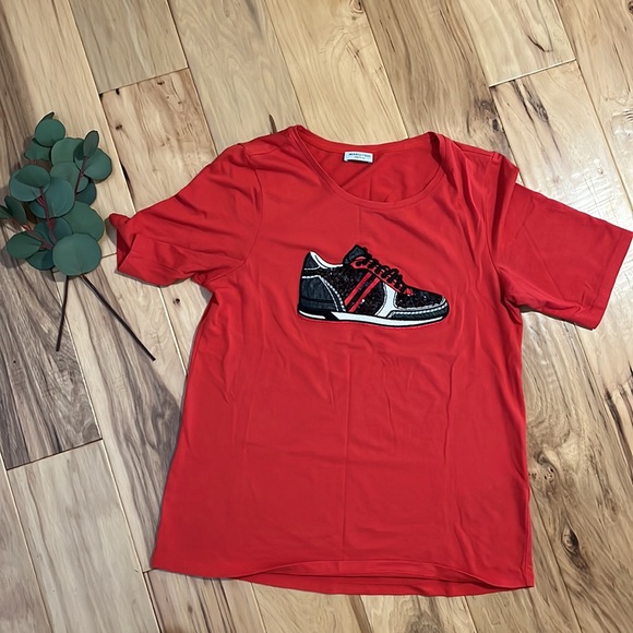๐ MARGITTES sneaker tee - Picture 5 of 5
